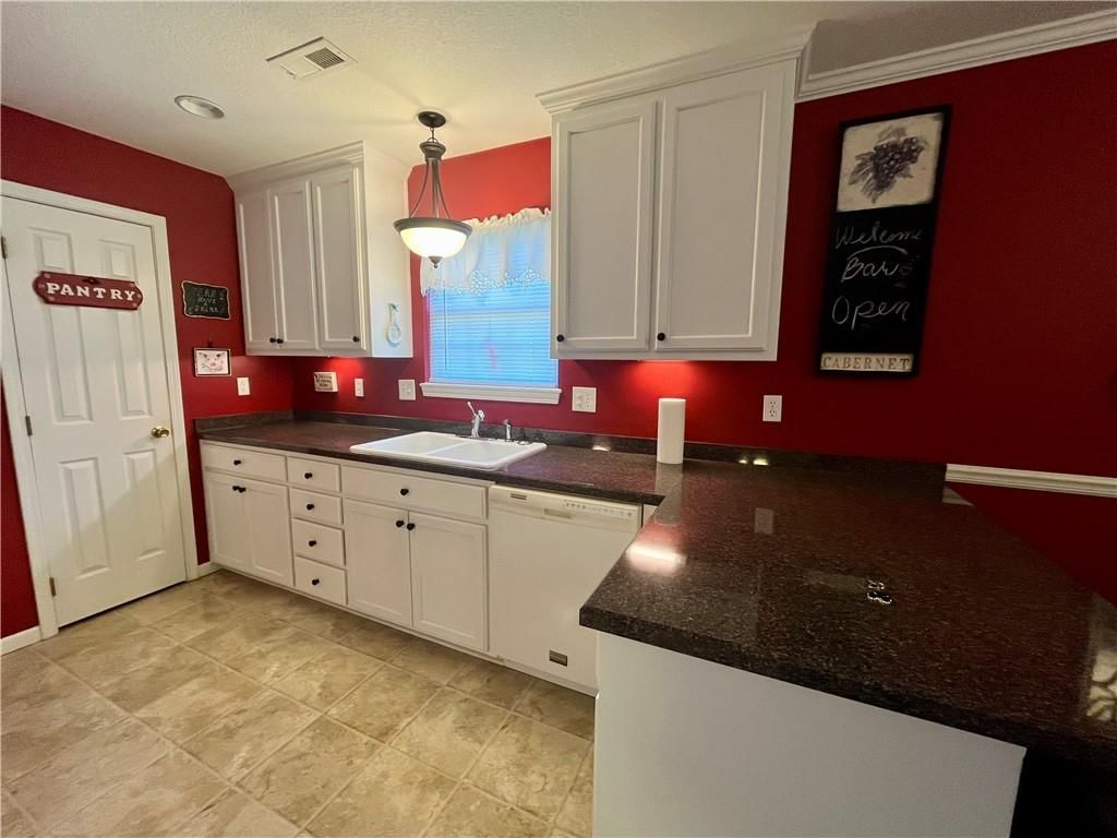 1905 Cedar Street — photo 13