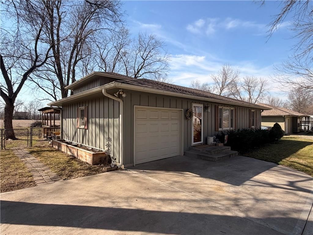 914 Edith Avenue, Adrian, MO