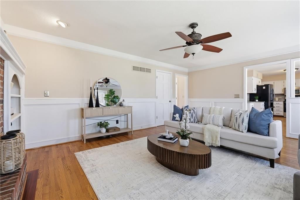 8014 Hall Street — photo 8