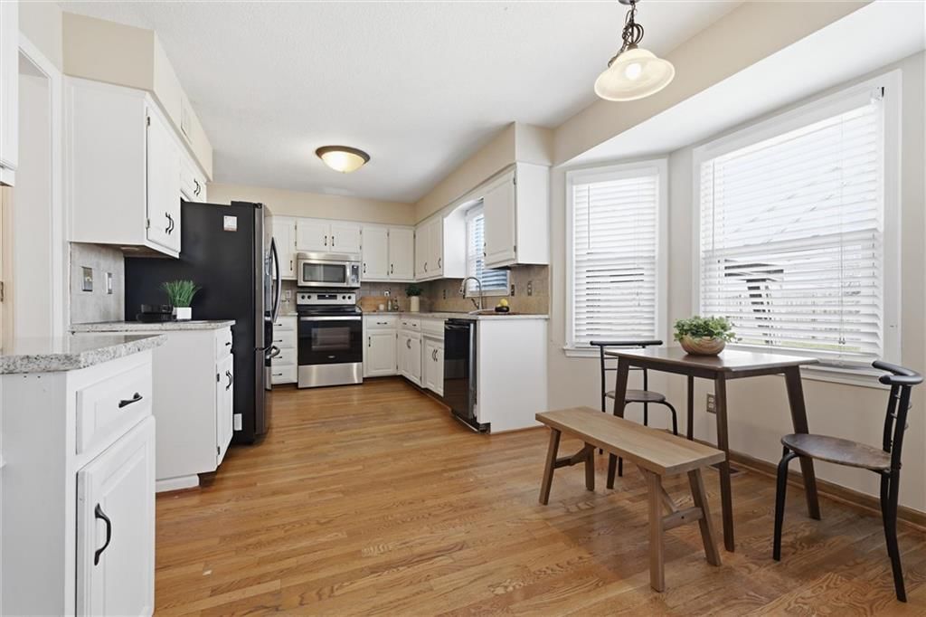 8014 Hall Street — photo 9