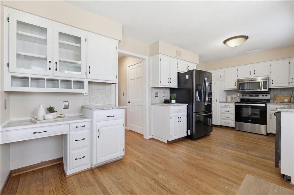 8014 Hall Street — photo 10
