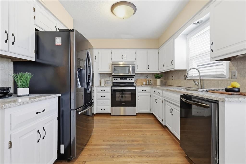 8014 Hall Street — photo 11