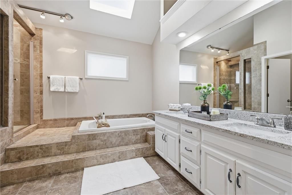 8014 Hall Street — photo 22