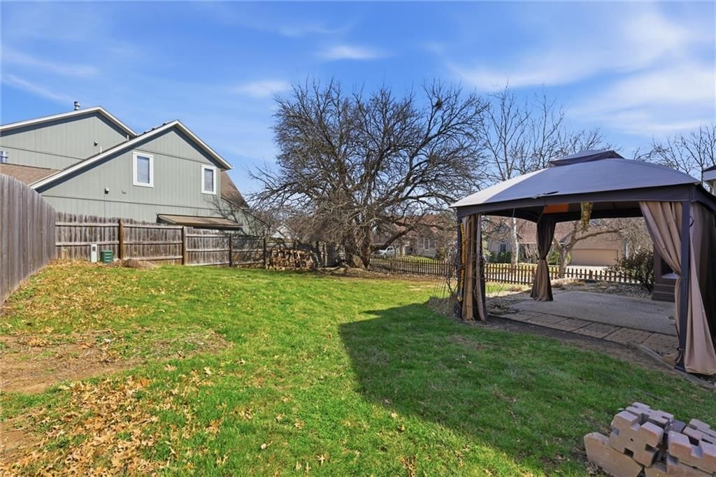8014 Hall Street — photo 34