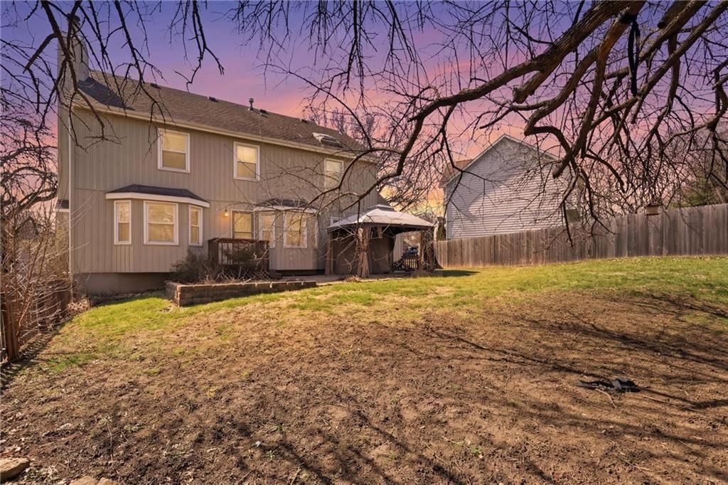 8014 Hall Street — photo 37