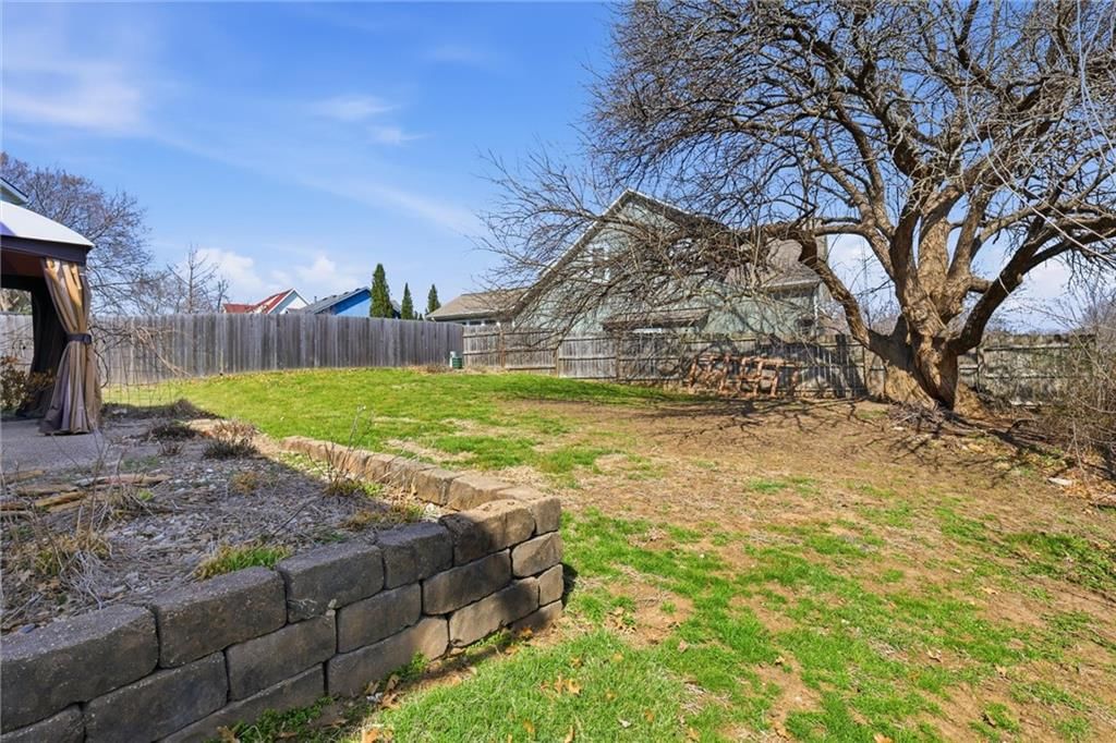 8014 Hall Street — photo 38