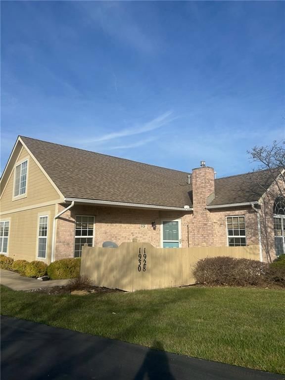 1928 W 139th Street, Leawood, KS