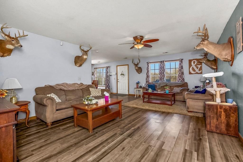 528 S Truman Road — photo 3