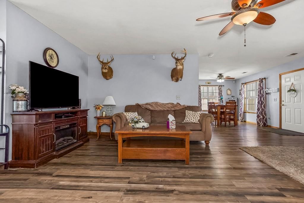 528 S Truman Road — photo 4