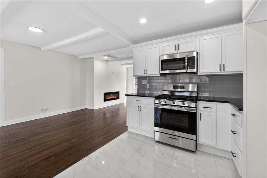 604 E 164th Terrace — photo 8