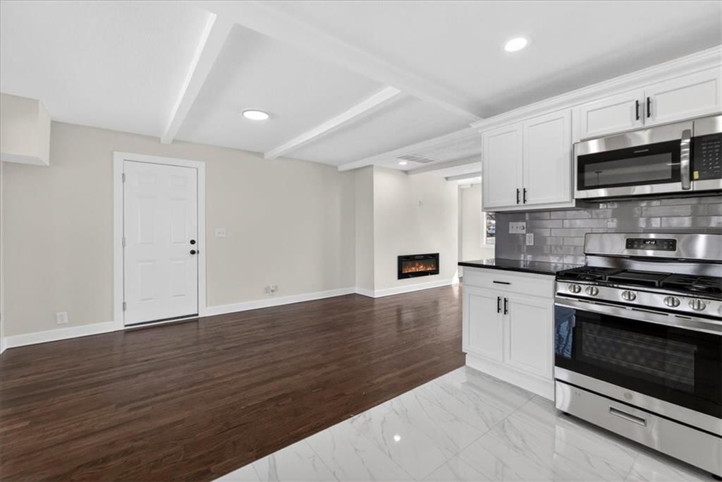 604 E 164th Terrace — photo 9
