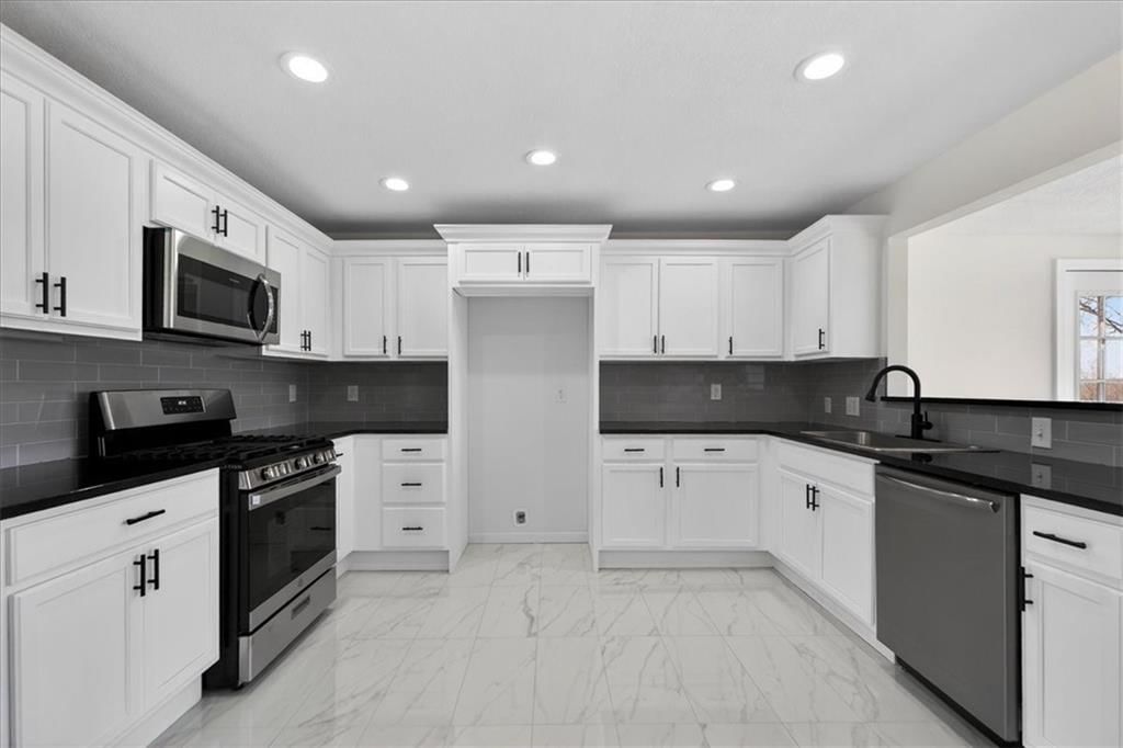 604 E 164th Terrace — photo 11