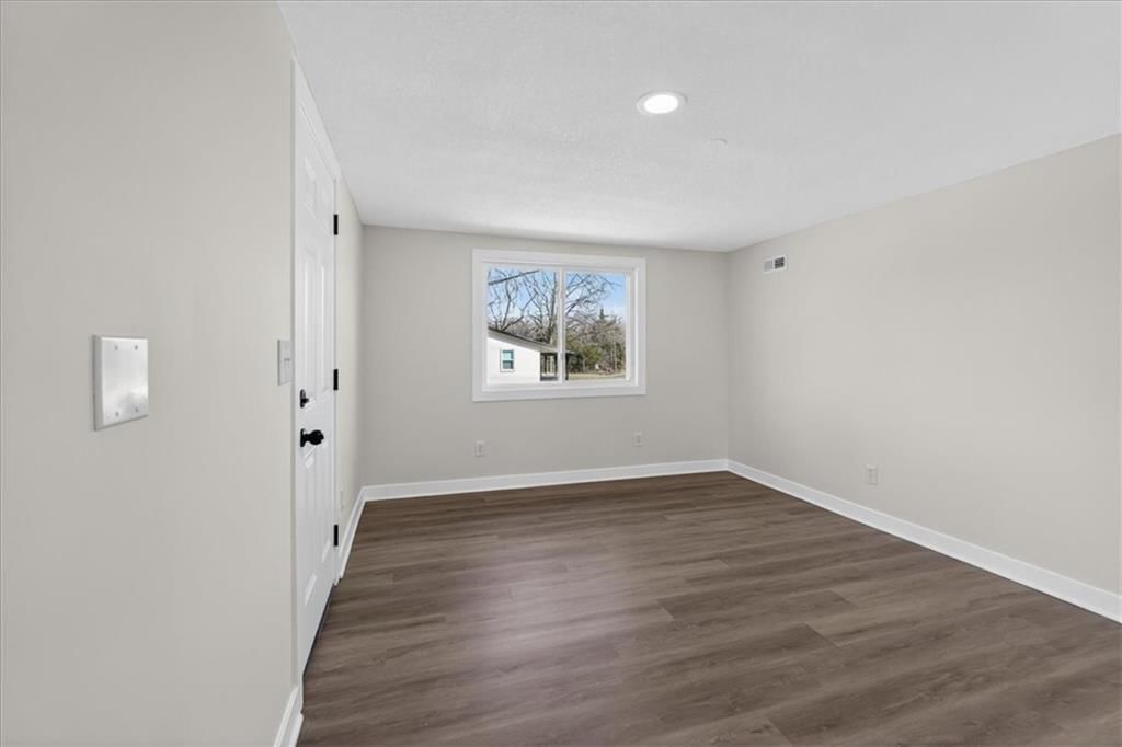 604 E 164th Terrace — photo 27