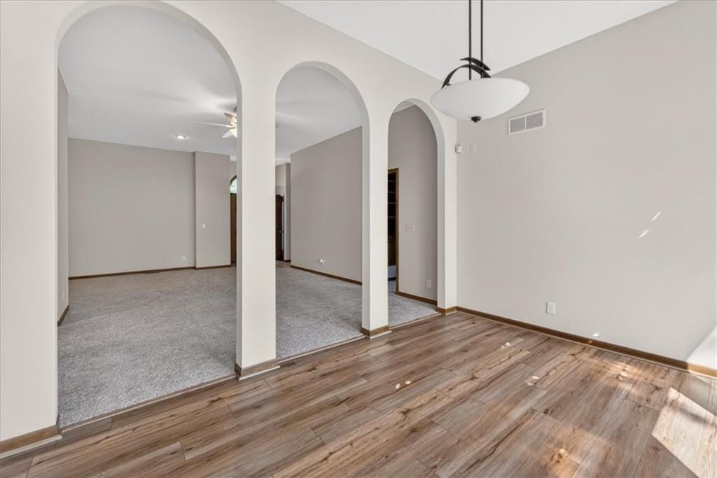 3328 S Victoria Drive — photo 6