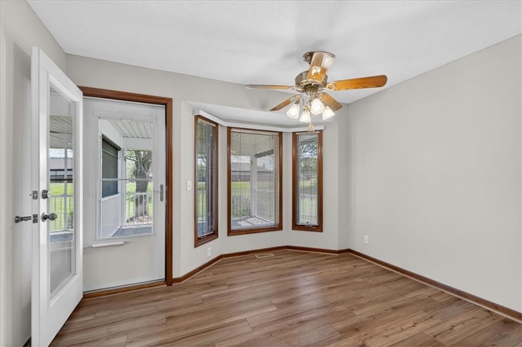 3328 S Victoria Drive — photo 9