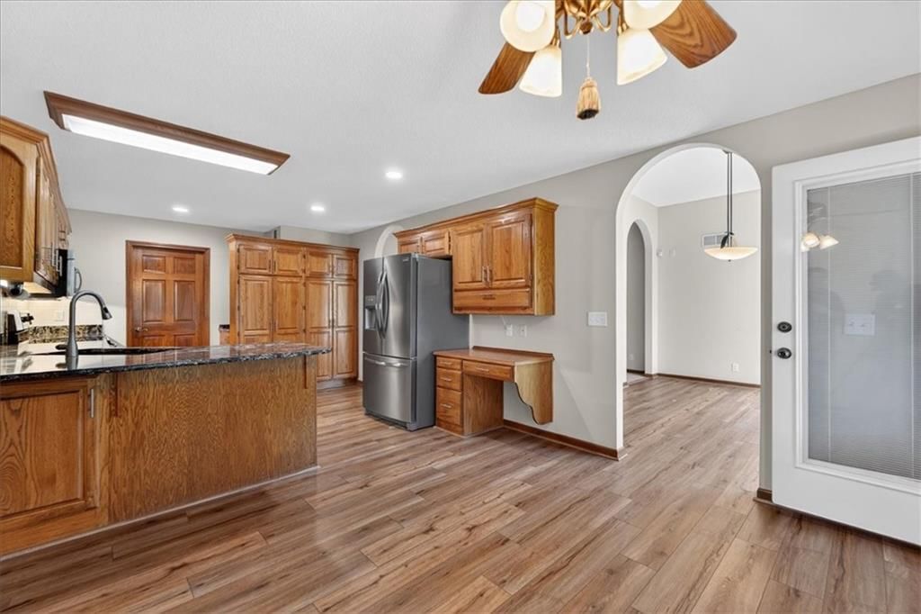 3328 S Victoria Drive — photo 12