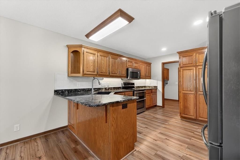 3328 S Victoria Drive — photo 15