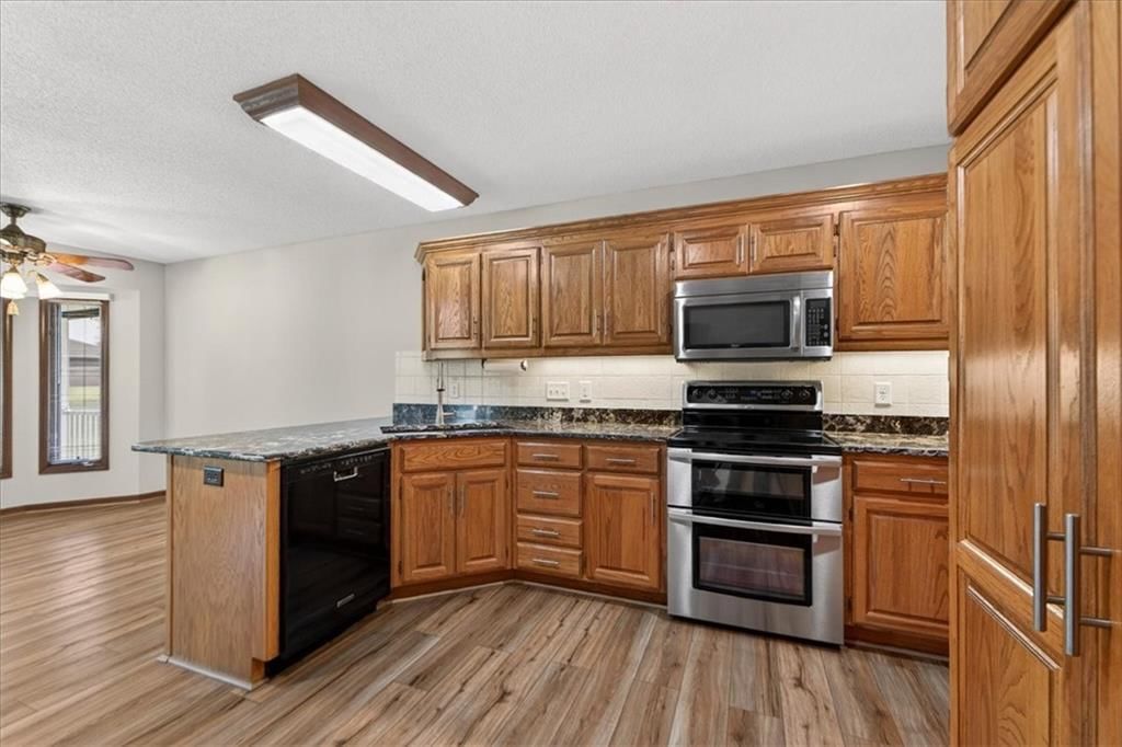 3328 S Victoria Drive — photo 17