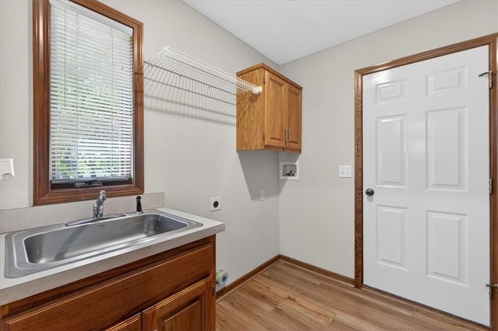 3328 S Victoria Drive — photo 22