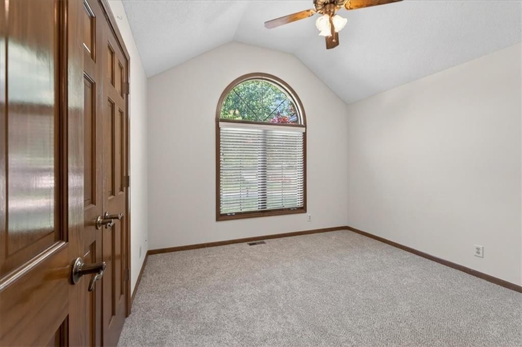 3328 S Victoria Drive — photo 23