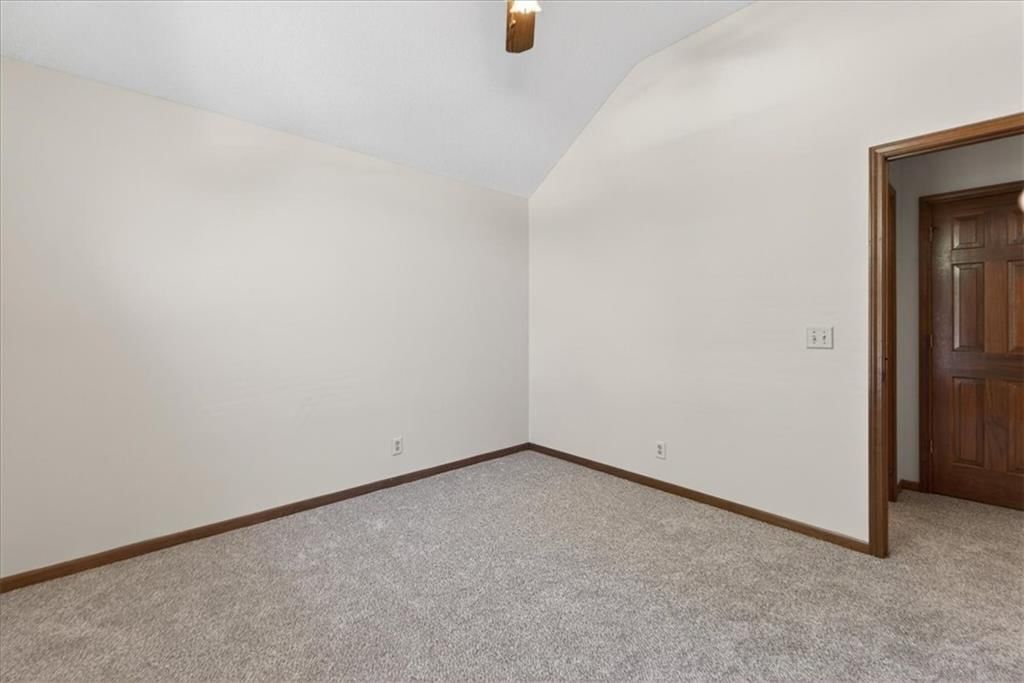 3328 S Victoria Drive — photo 24
