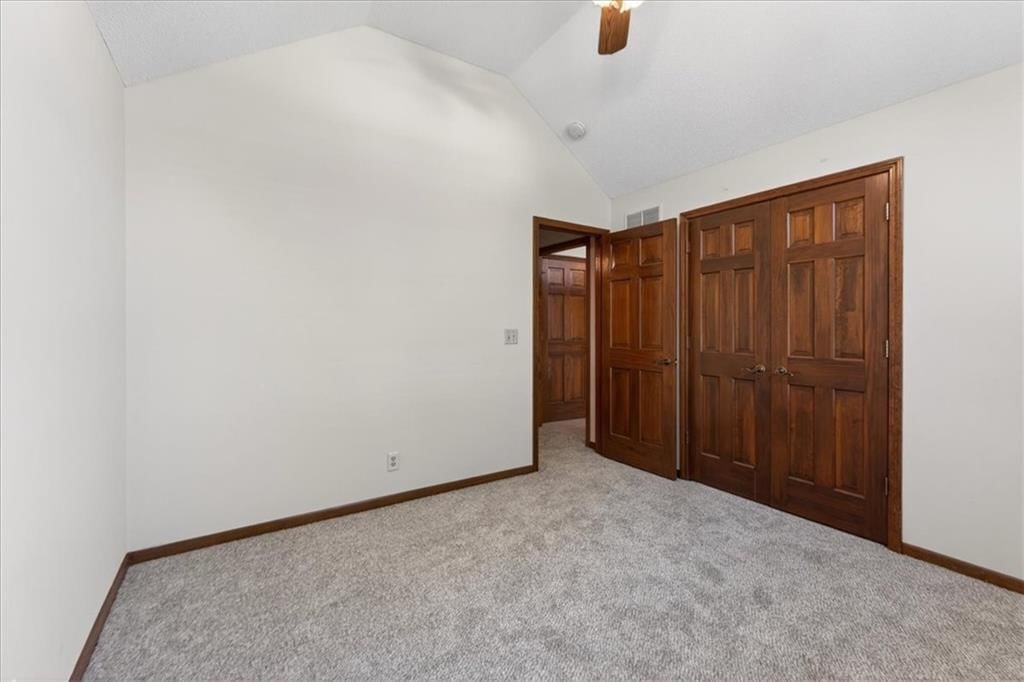 3328 S Victoria Drive — photo 25