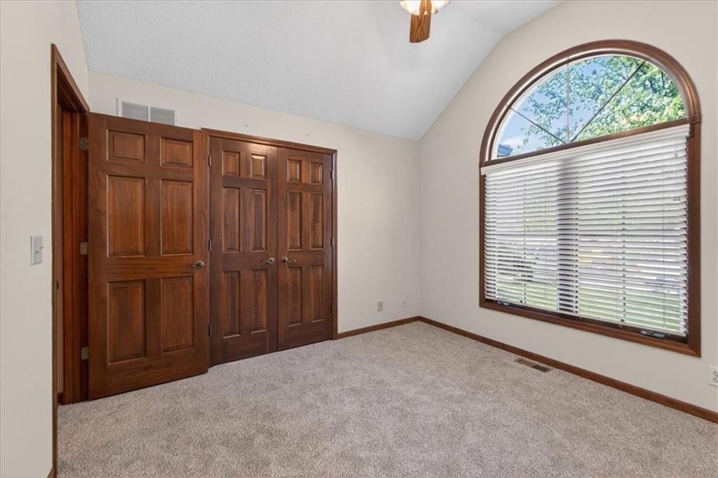 3328 S Victoria Drive — photo 26