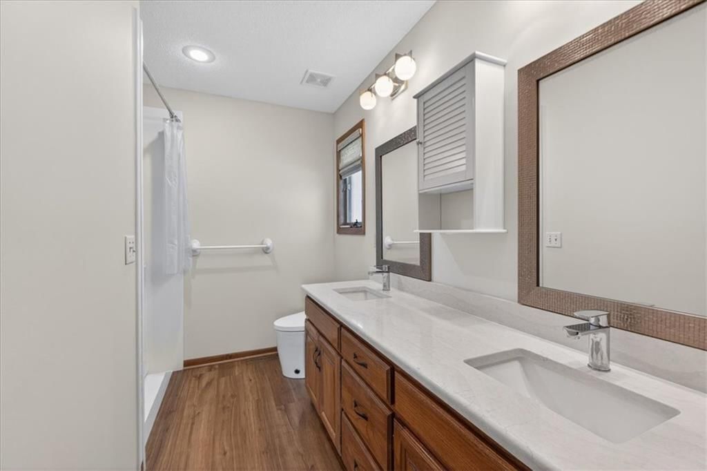 3328 S Victoria Drive — photo 31