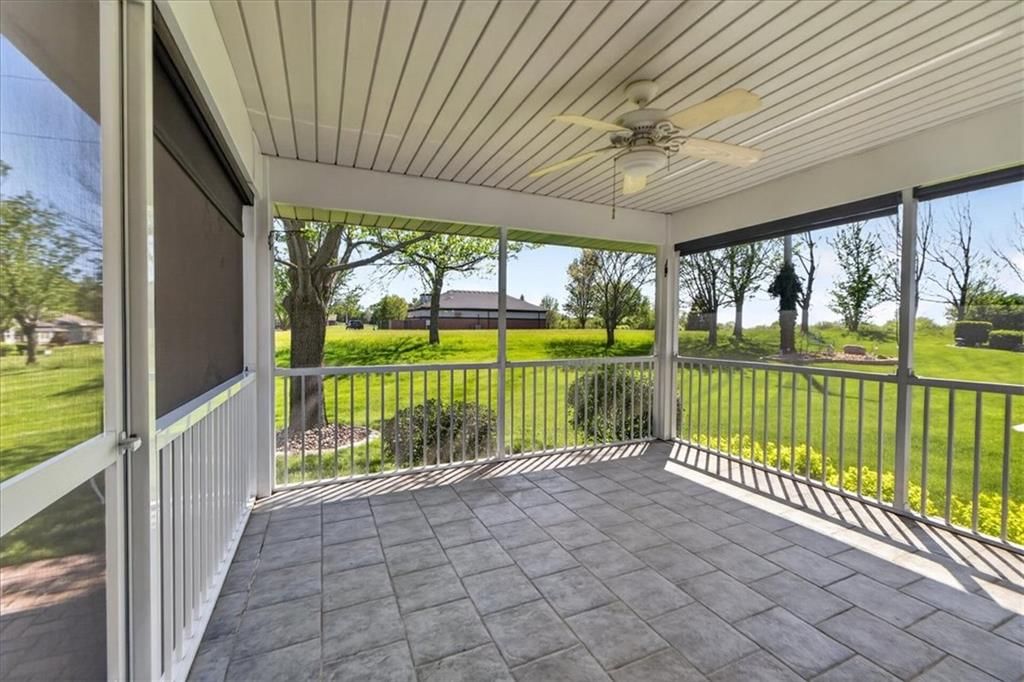 3328 S Victoria Drive — photo 35