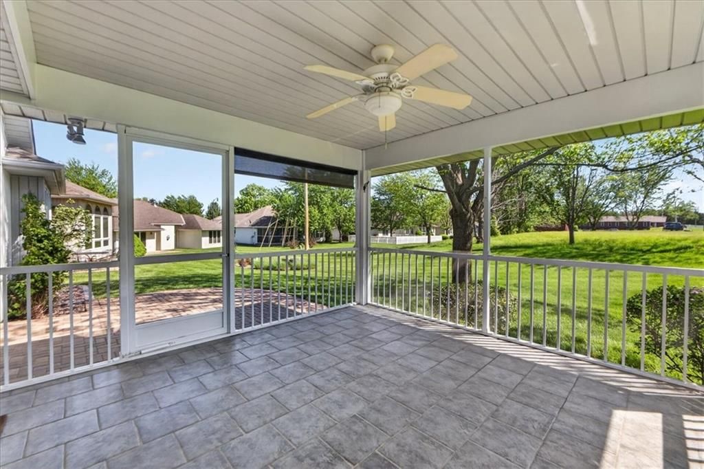3328 S Victoria Drive — photo 36