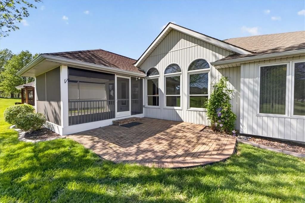 3328 S Victoria Drive — photo 37