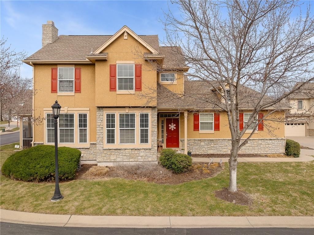9803 Nieman Place, Overland Park, KS