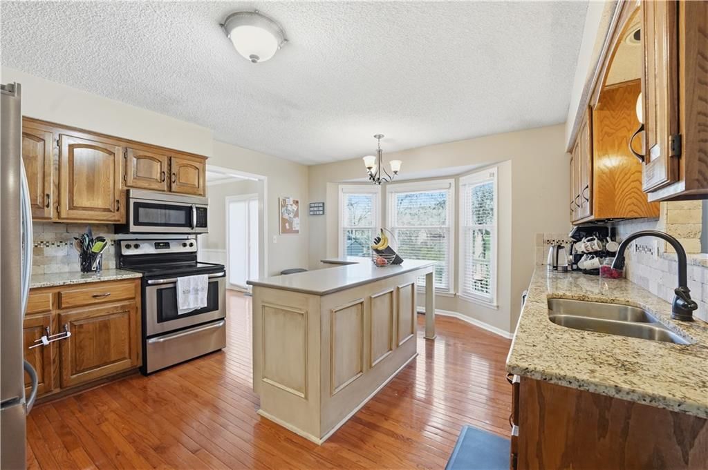 7950 Acuff Lane — photo 10