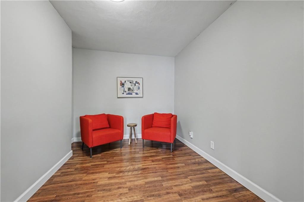 5645 Russell Street — photo 9