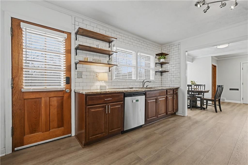 5645 Russell Street — photo 11