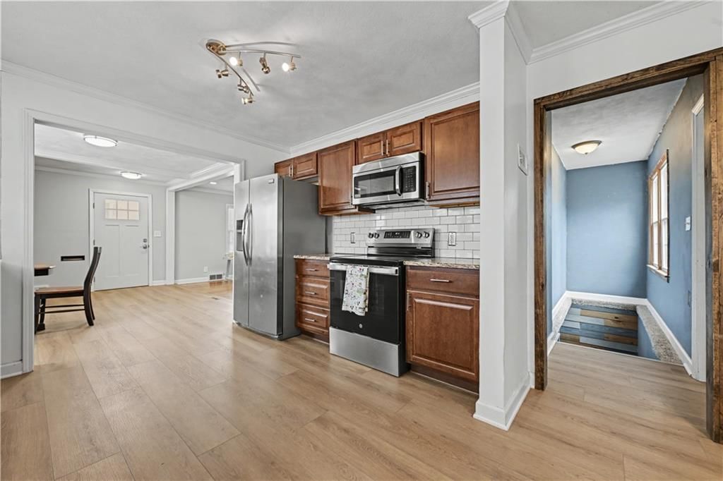 5645 Russell Street — photo 12