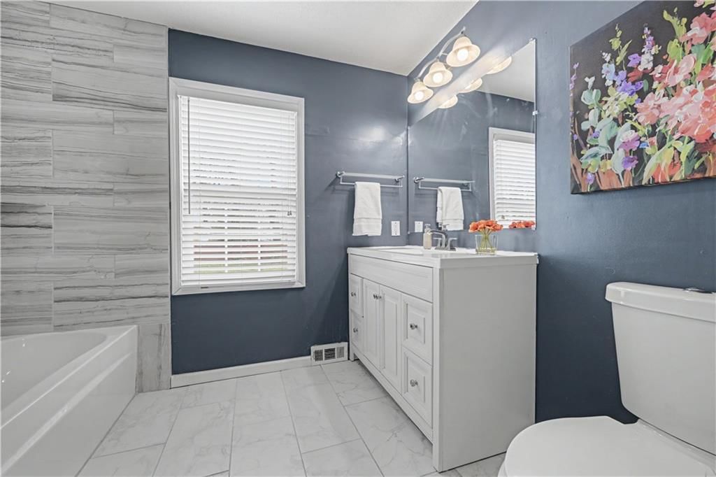 5645 Russell Street — photo 15
