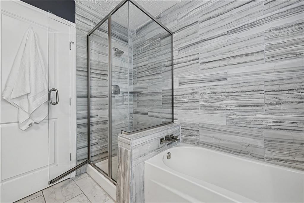 5645 Russell Street — photo 16