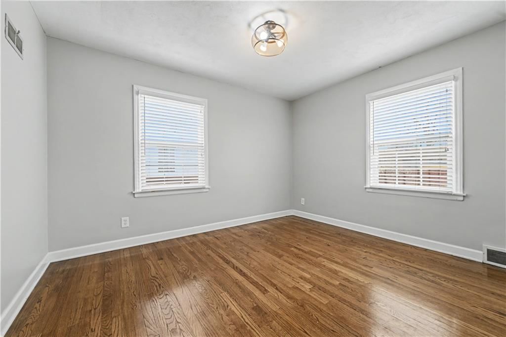 5645 Russell Street — photo 18