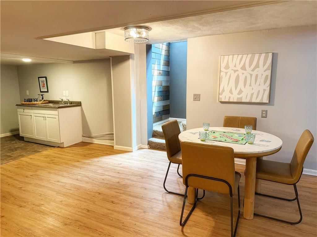 5645 Russell Street — photo 24