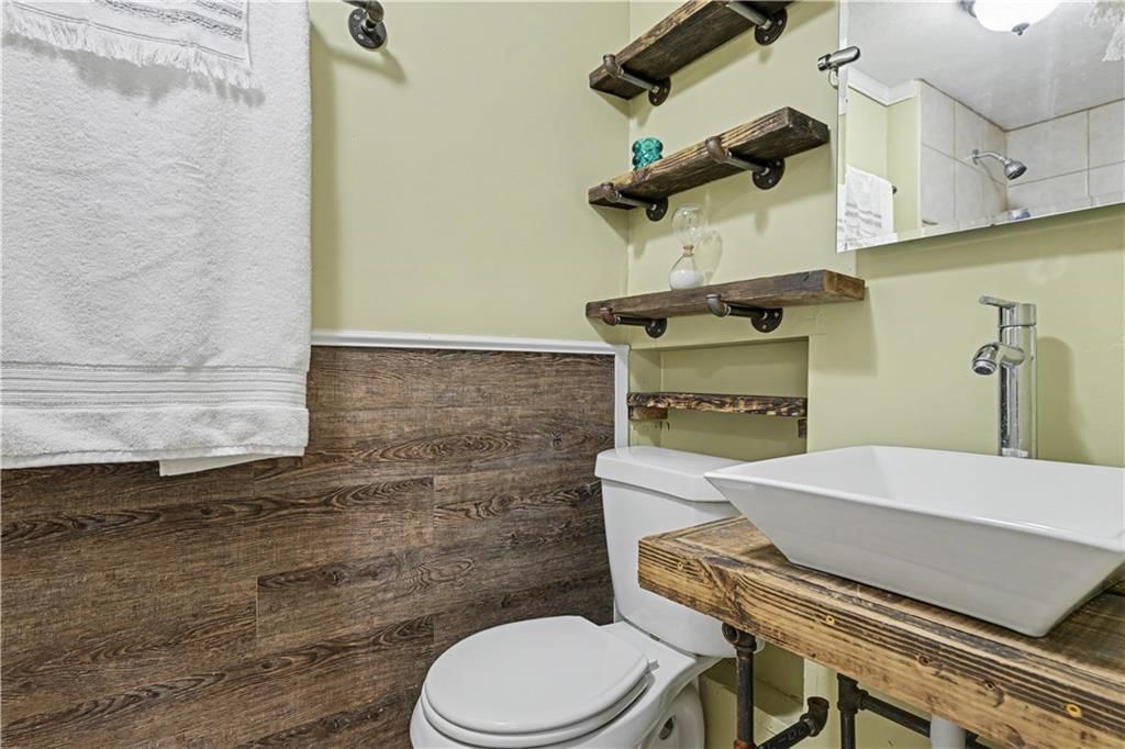 5645 Russell Street — photo 26