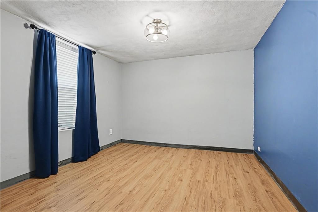 5645 Russell Street — photo 28