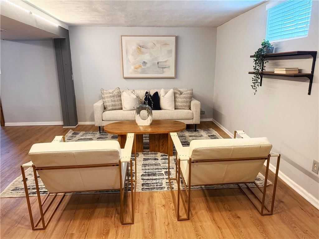 5645 Russell Street — photo 31