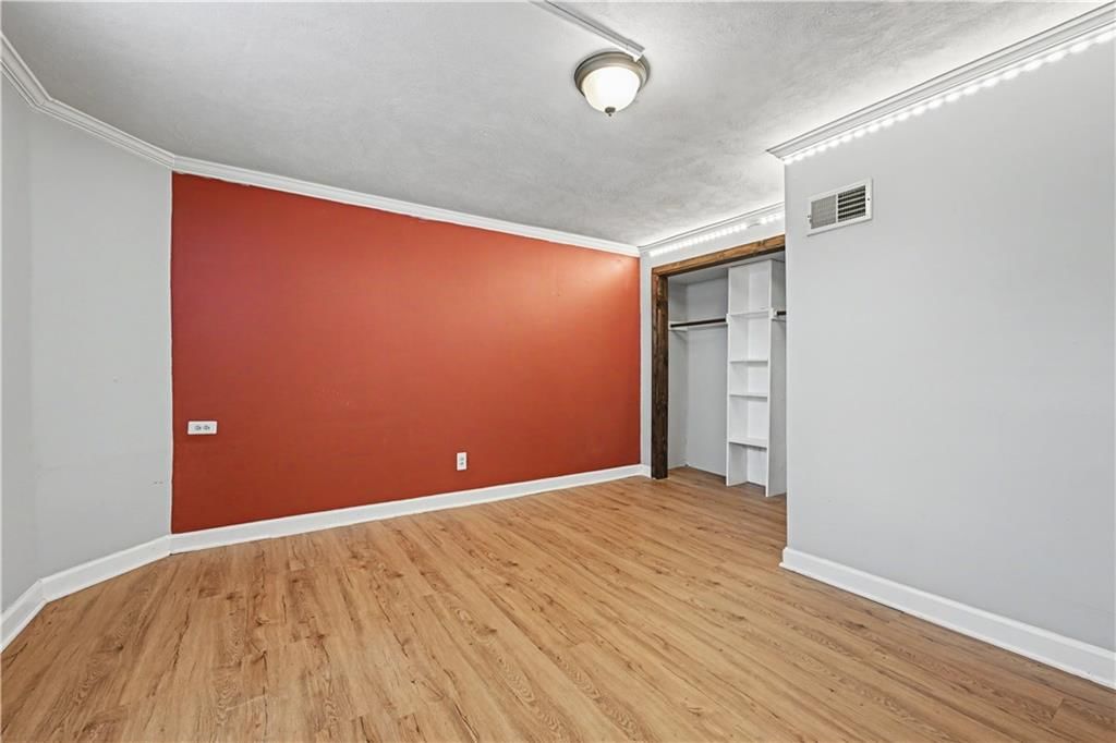 5645 Russell Street — photo 35