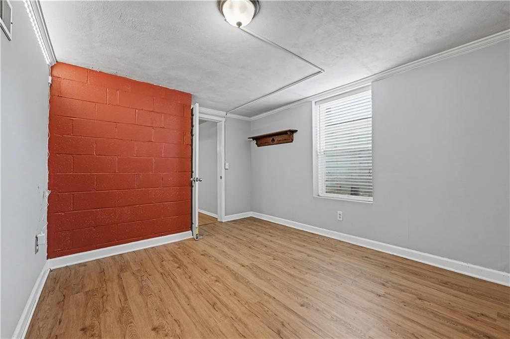 5645 Russell Street — photo 36