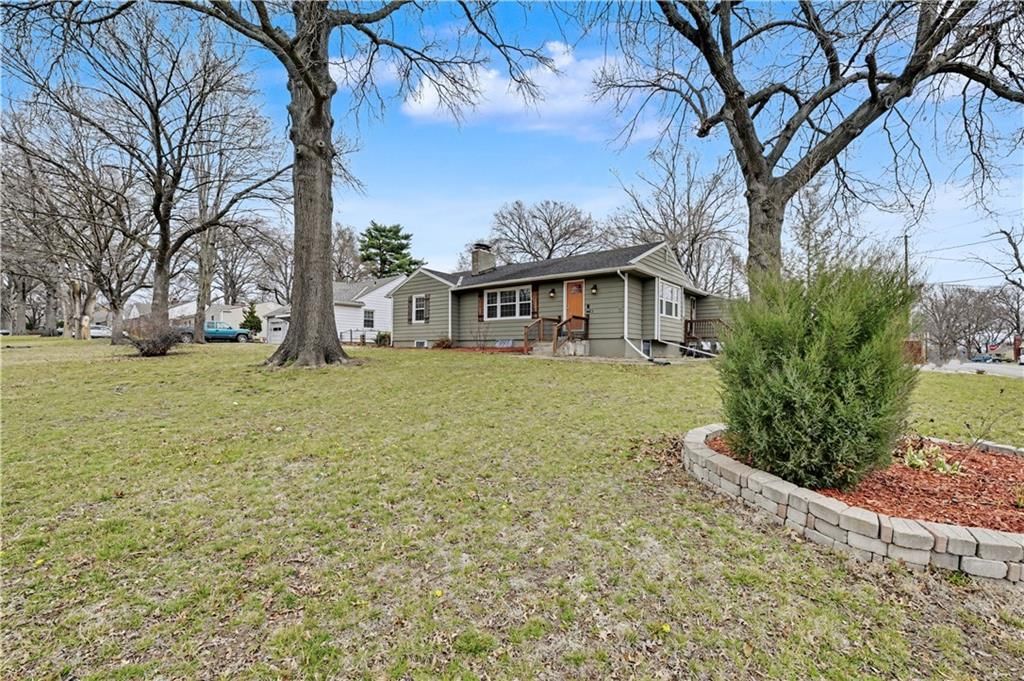 5645 Russell Street — photo 39