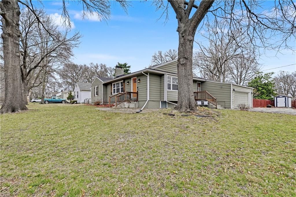 5645 Russell Street — photo 40