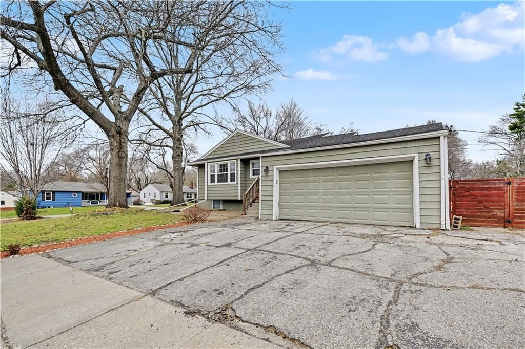 5645 Russell Street — photo 42