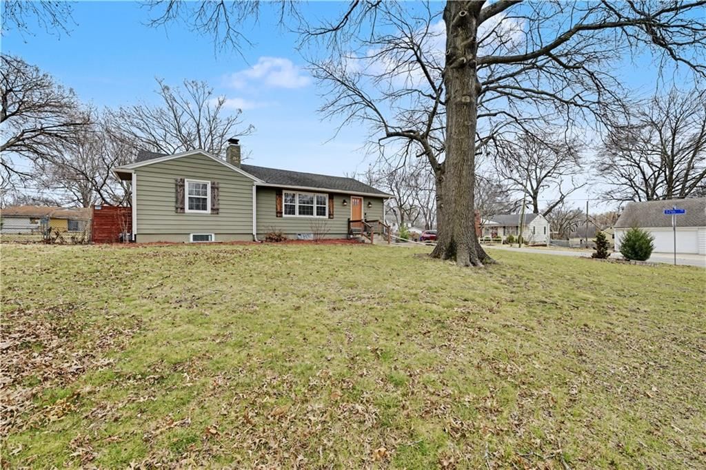 5645 Russell Street — photo 43