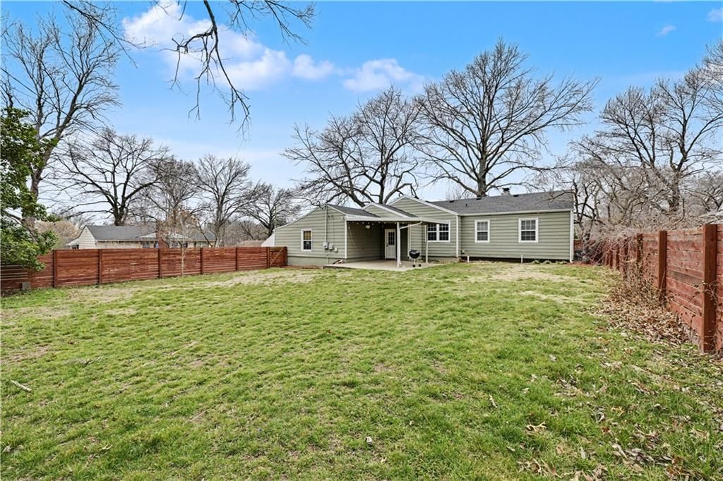5645 Russell Street — photo 45